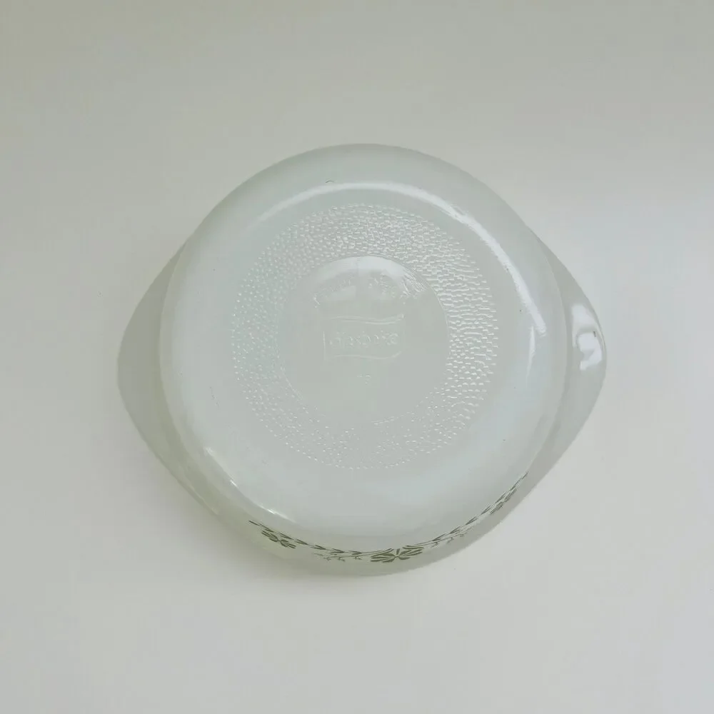 GLASBAKE White Milk Glass Green Daisy Floral Round Casserole Baking Dish 1.5 Qt